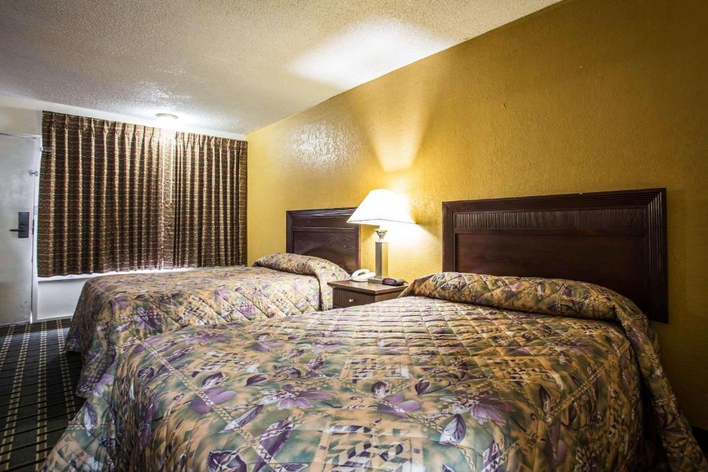 Econo Lodge Salisbury image 13